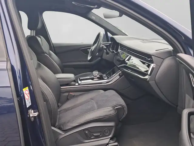 Audi Q7 view 4