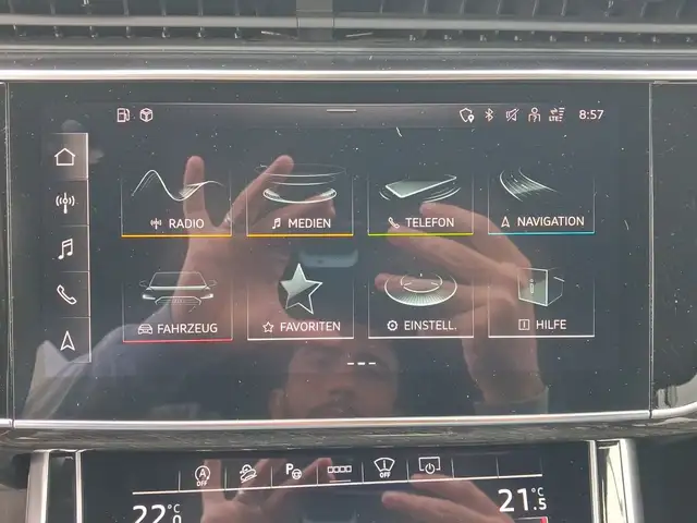 Audi Q7 view 13