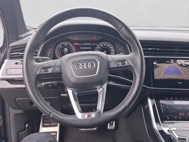 Audi Q7 view 9