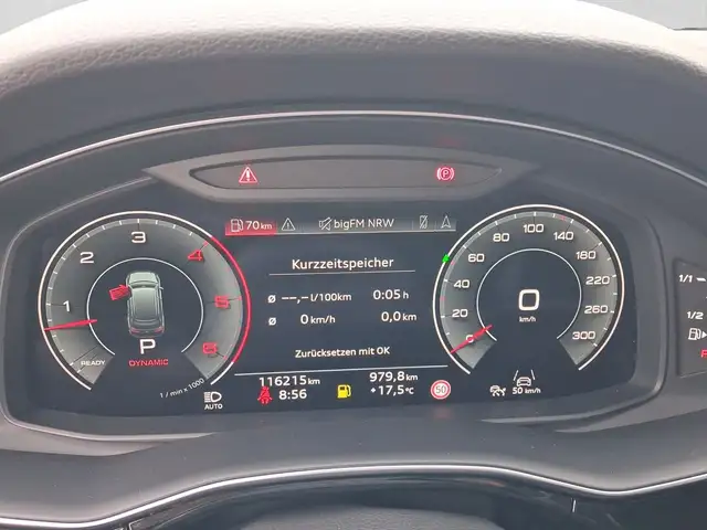 Audi Q7 view 10