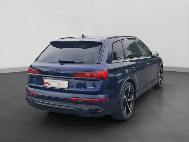 Audi Q7 view 3