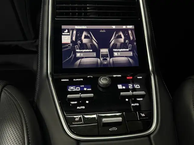 Porsche Panamera 4 E-Hybrid PANORAMA 21''TURBO AMB BOSE BELÜFT Ansicht 30