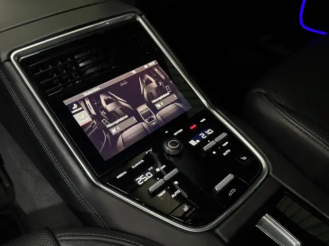 Porsche Panamera 4 E-Hybrid PANORAMA 21''TURBO AMB BOSE BELÜFT Ansicht 29