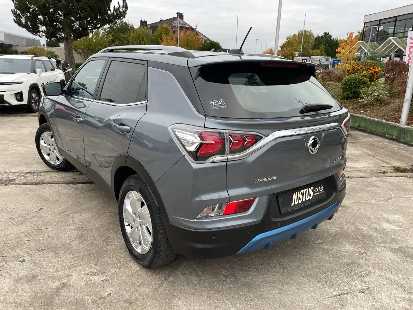 KGM Korando e-Motion Platinum Grijs - 2