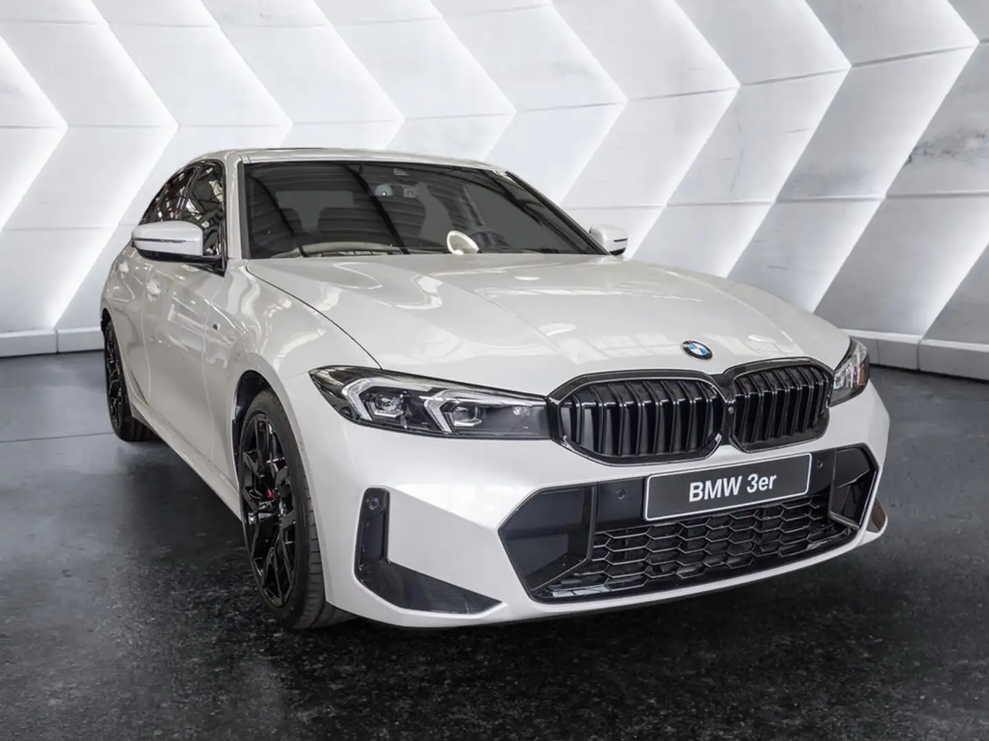 BMW 320 i M-Sport Pro H/K HGSD NAVI HUD LED 360° Wit - 2