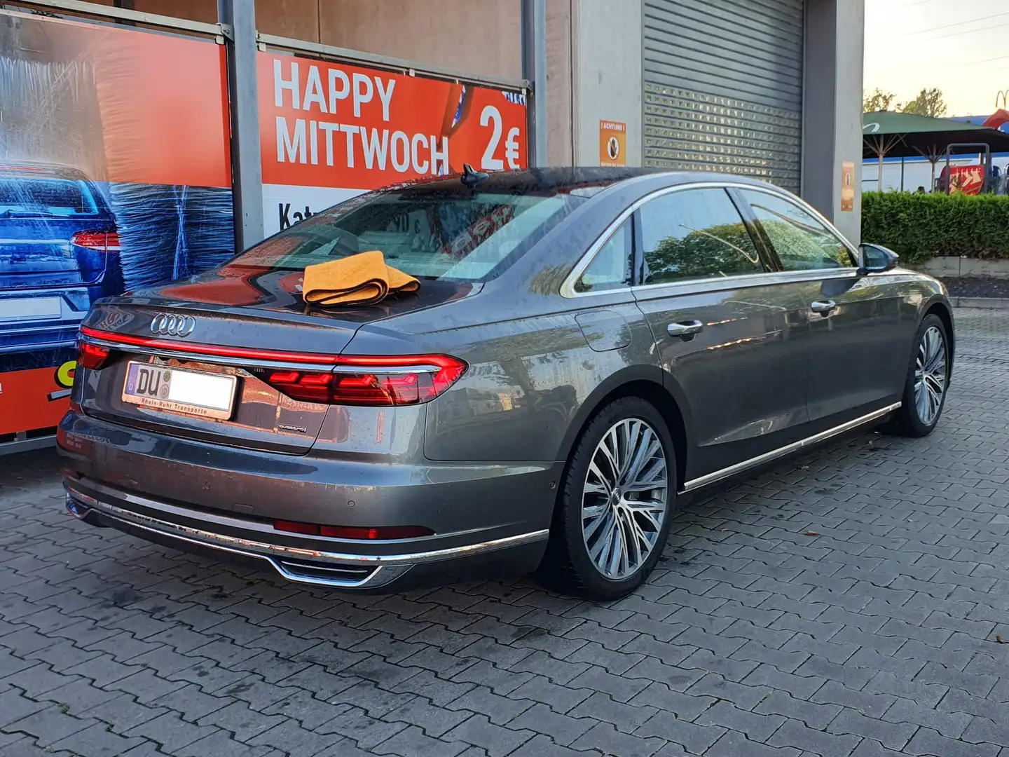Audi A8 A8 L 55 TFSI quattro tiptronic Grau - 2