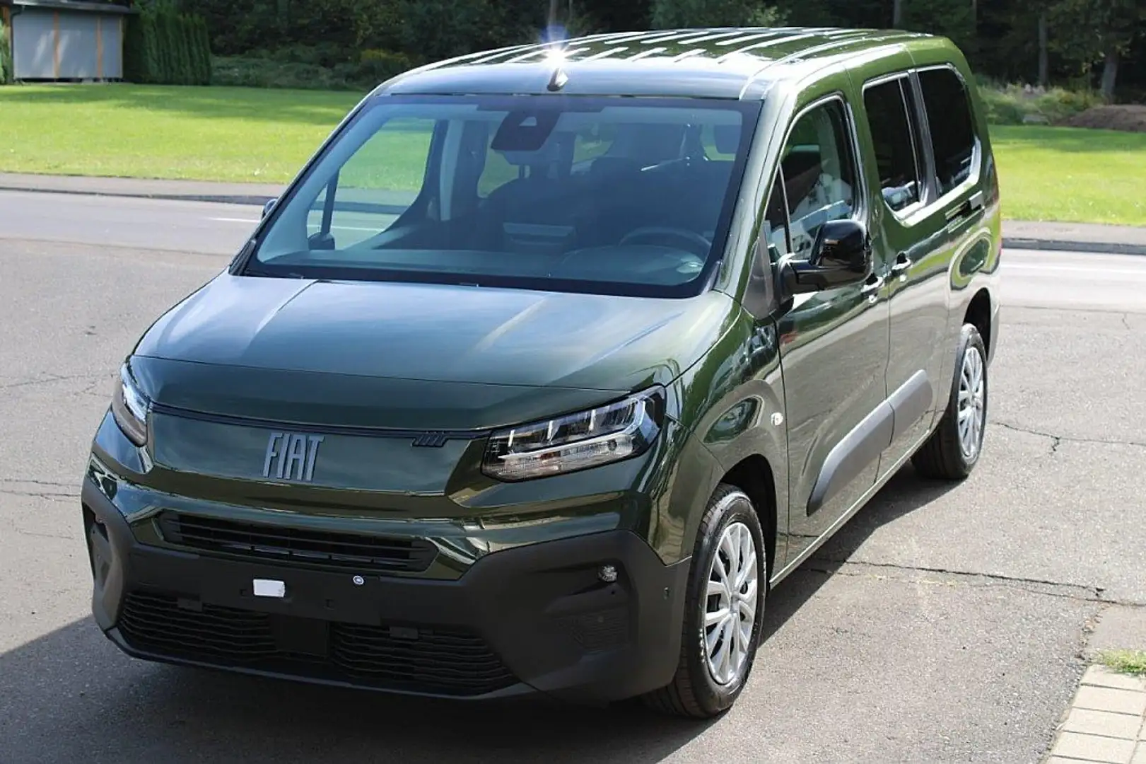 Fiat Doblo Kombi extra Lang 130 Automatik 7Sitze Full Opt.... Grün - 1