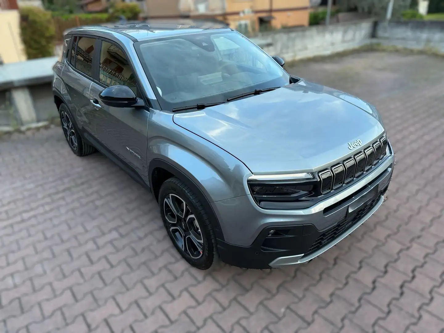Jeep Avenger 1.2 turbo e-hybrid Summit fwd 110cv edct6 DISPO Gris - 1