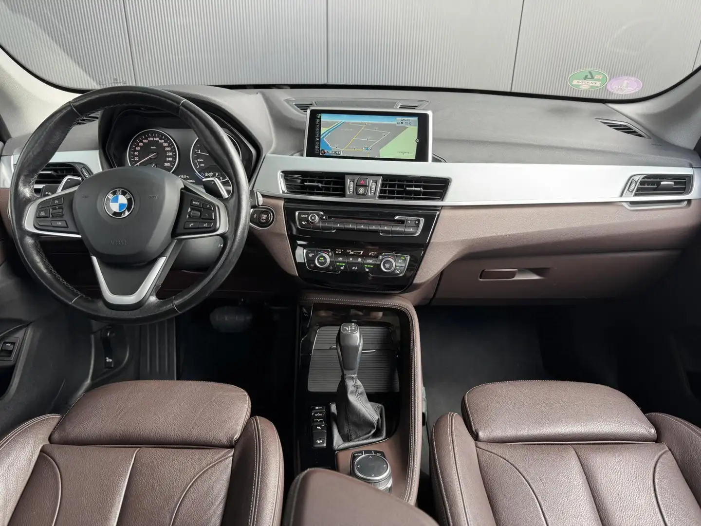 BMW X1 xDrive20i High Executive AUTOMAAT PANO*AFN. HAAK*L Zwart - 2