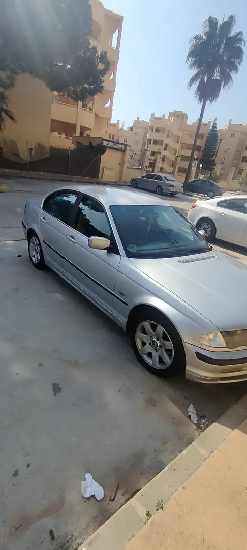 BMW 320 320i - 1