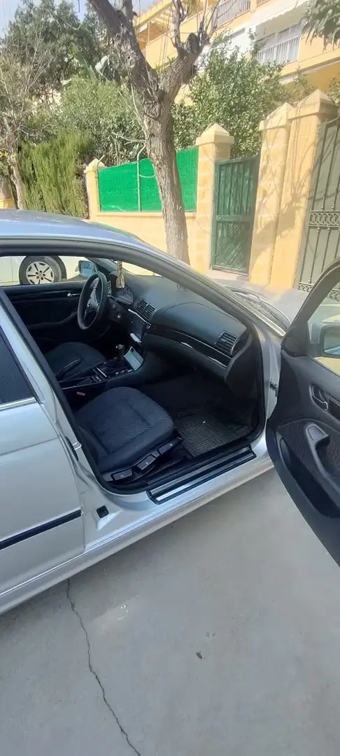 BMW 320 320i - 2