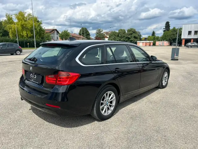 BMW 3 Series view 4
