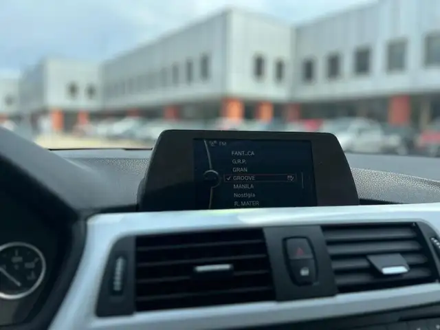 BMW 3 Series view 15