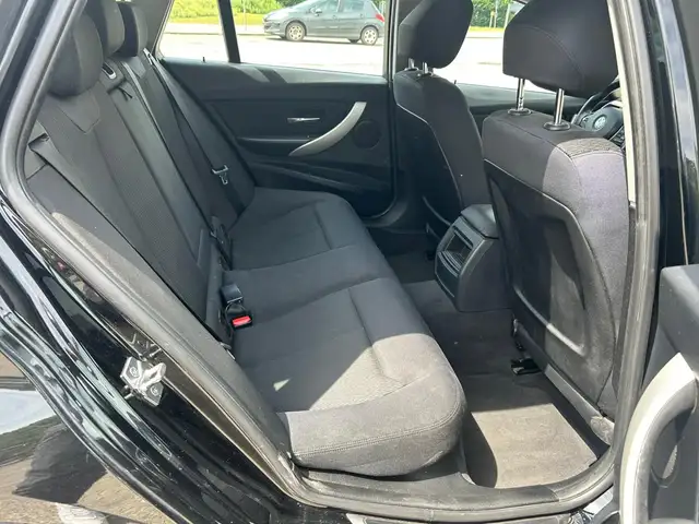 BMW 3 Series view 10