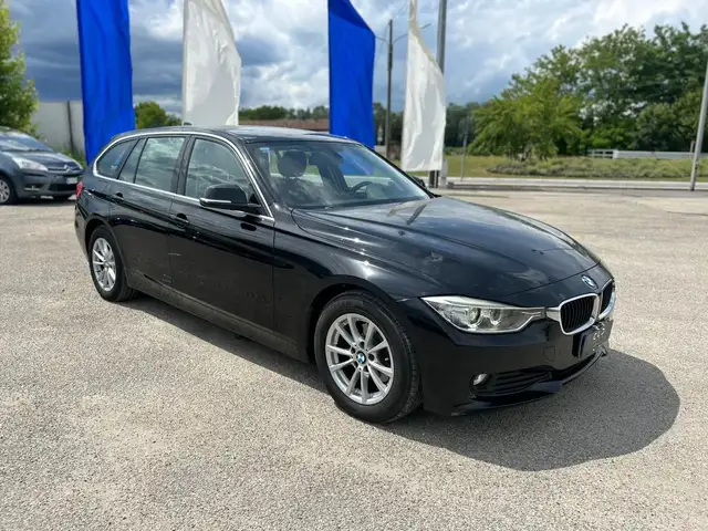 BMW 3 Series view 3