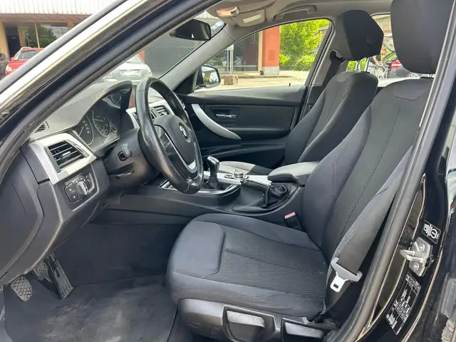 BMW 3 Series view 8