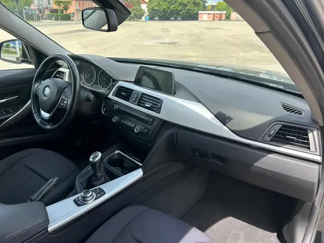 BMW 3 Series view 12