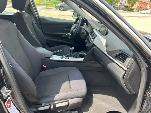BMW 3 Series view 11