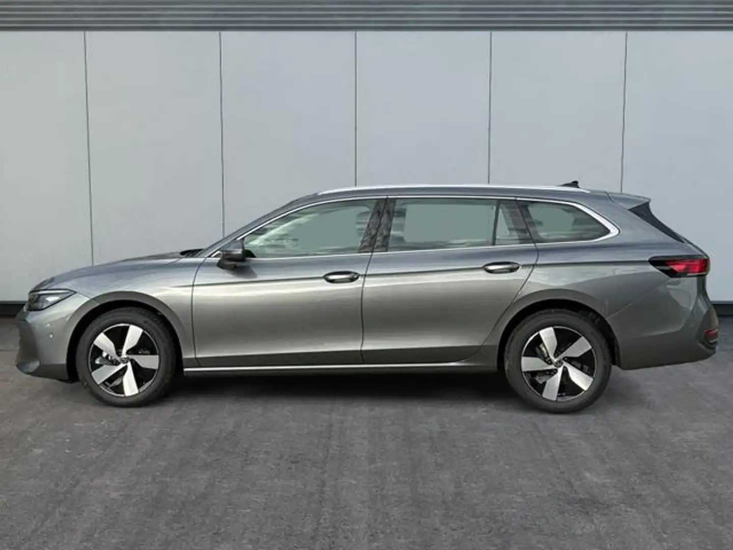 Volkswagen Passat Variant Business DSG+AHK+MASSAGE+NAVI+... Grau - 2