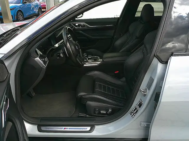 BMW M4 Gran Coupe 40i xDrive Ansicht 34