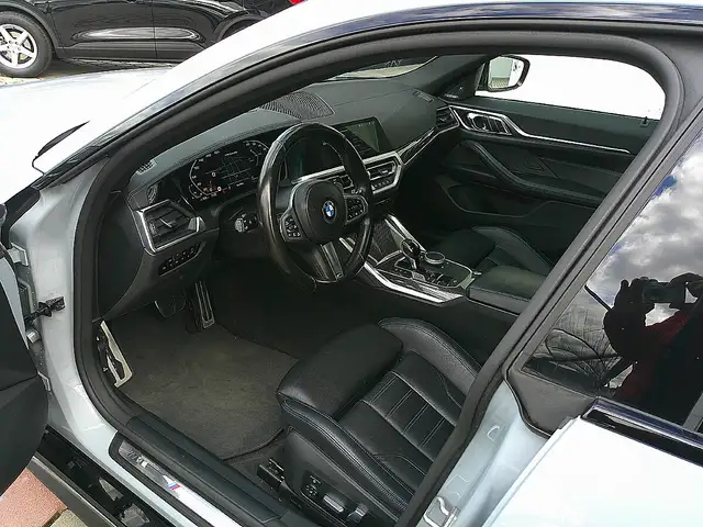 BMW M4 Gran Coupe 40i xDrive Ansicht 31
