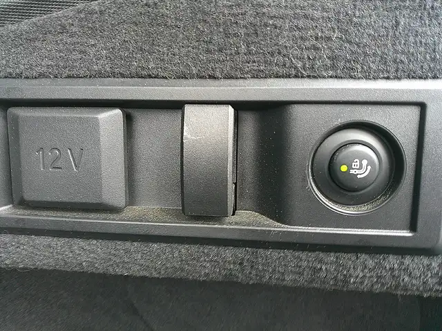 BMW M4 Gran Coupe 40i xDrive Ansicht 7