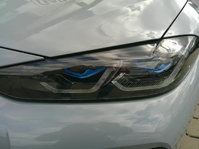 BMW M4 Gran Coupe 40i xDrive Ansicht 11