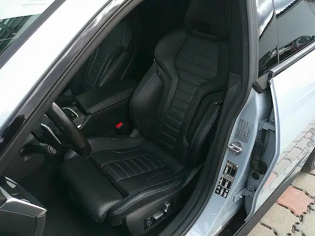 BMW M4 Gran Coupe 40i xDrive Ansicht 32