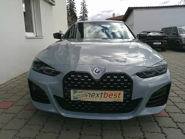 BMW M4 Gran Coupe 40i xDrive Ansicht 9
