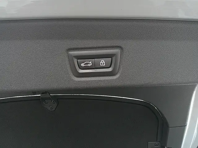 BMW M4 Gran Coupe 40i xDrive Ansicht 6