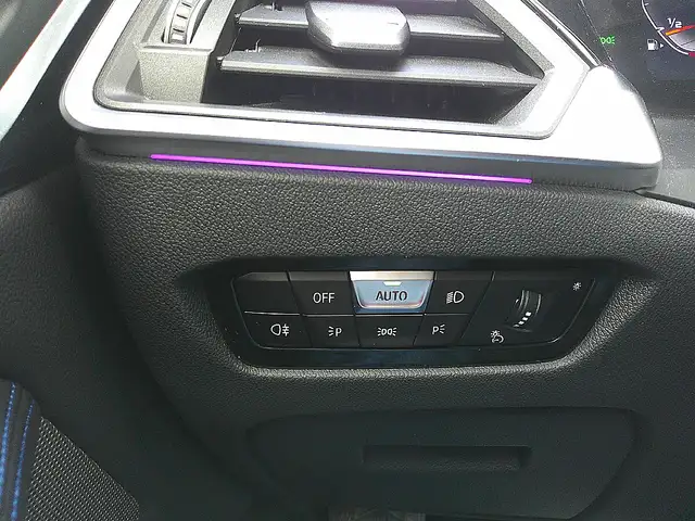 BMW M4 Gran Coupe 40i xDrive Ansicht 27