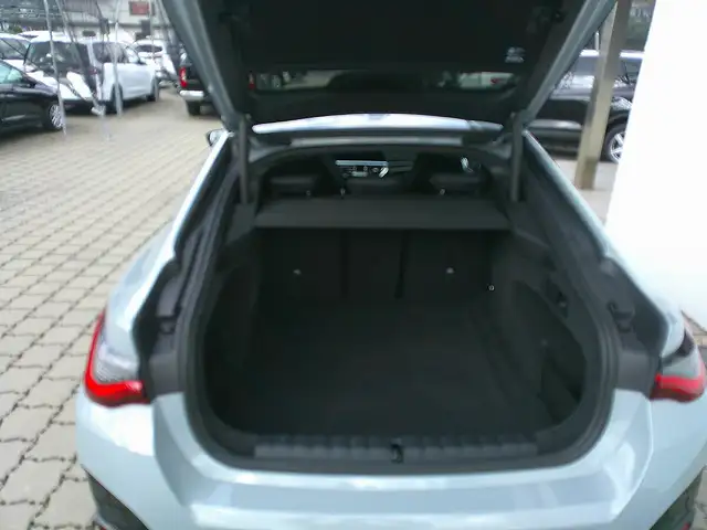 BMW M4 Gran Coupe 40i xDrive Ansicht 5