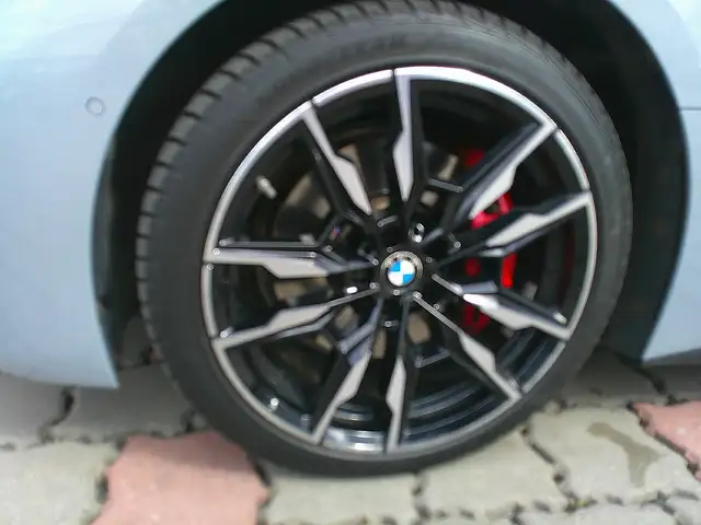 BMW M4 Gran Coupe 40i xDrive Ansicht 12