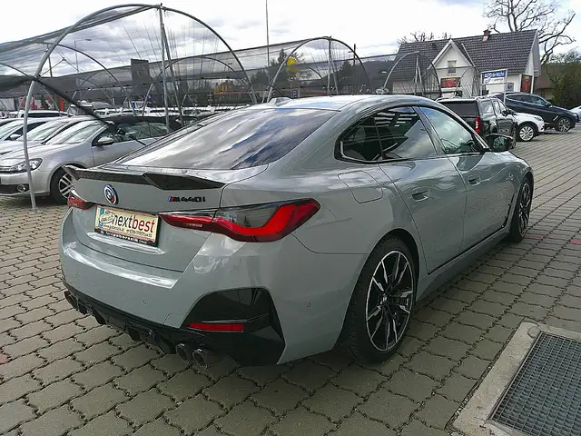 BMW M4 Gran Coupe 40i xDrive Ansicht 3