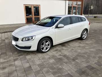 V60 Hybrid D6 Twin Engine Geartronic Momentum