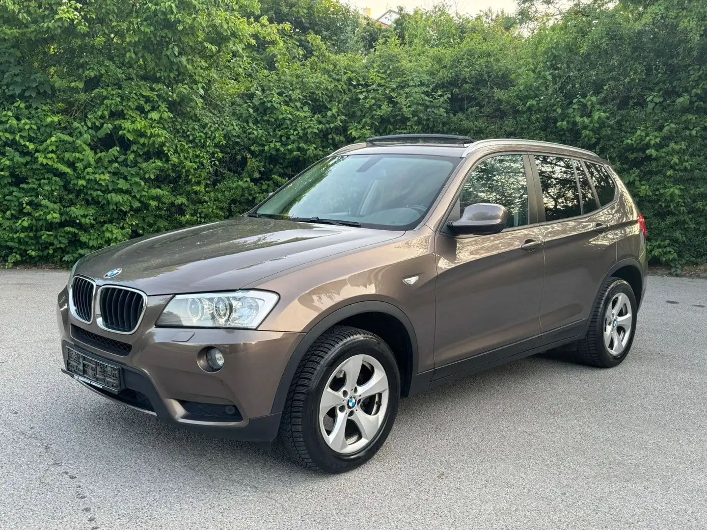 BMW X3 xDrive20d Bi-Xenon Automatik Panorama Braun - 1