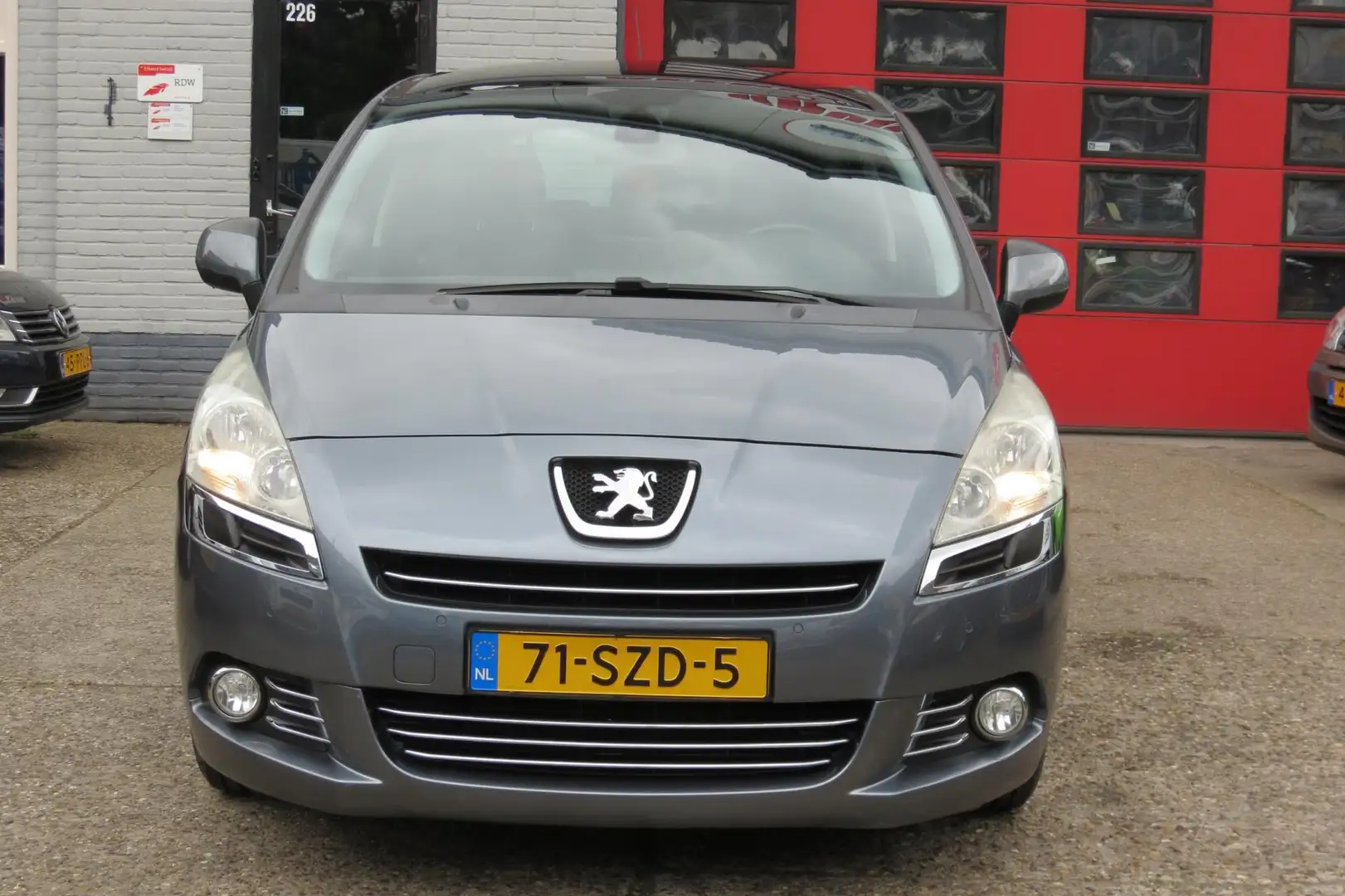 Peugeot 5008 1.6 VTi 7p.Navi , Airco Pano , PDC , Ttrekhaak Grau - 2