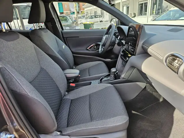 Toyota Yaris Cross view 11