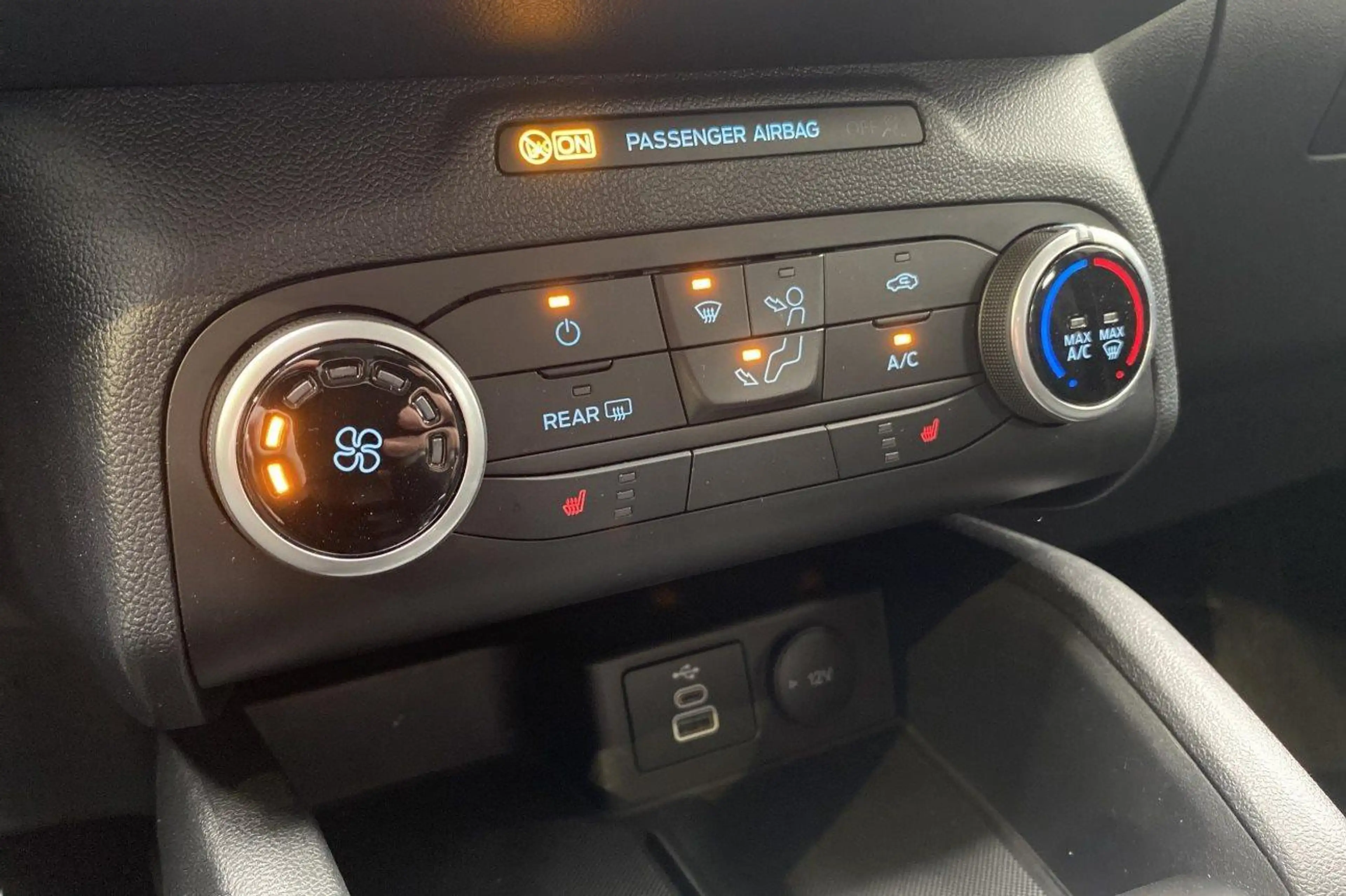 Ford Kuga Trend* Gps & Détecteurs obstacles — photo 15