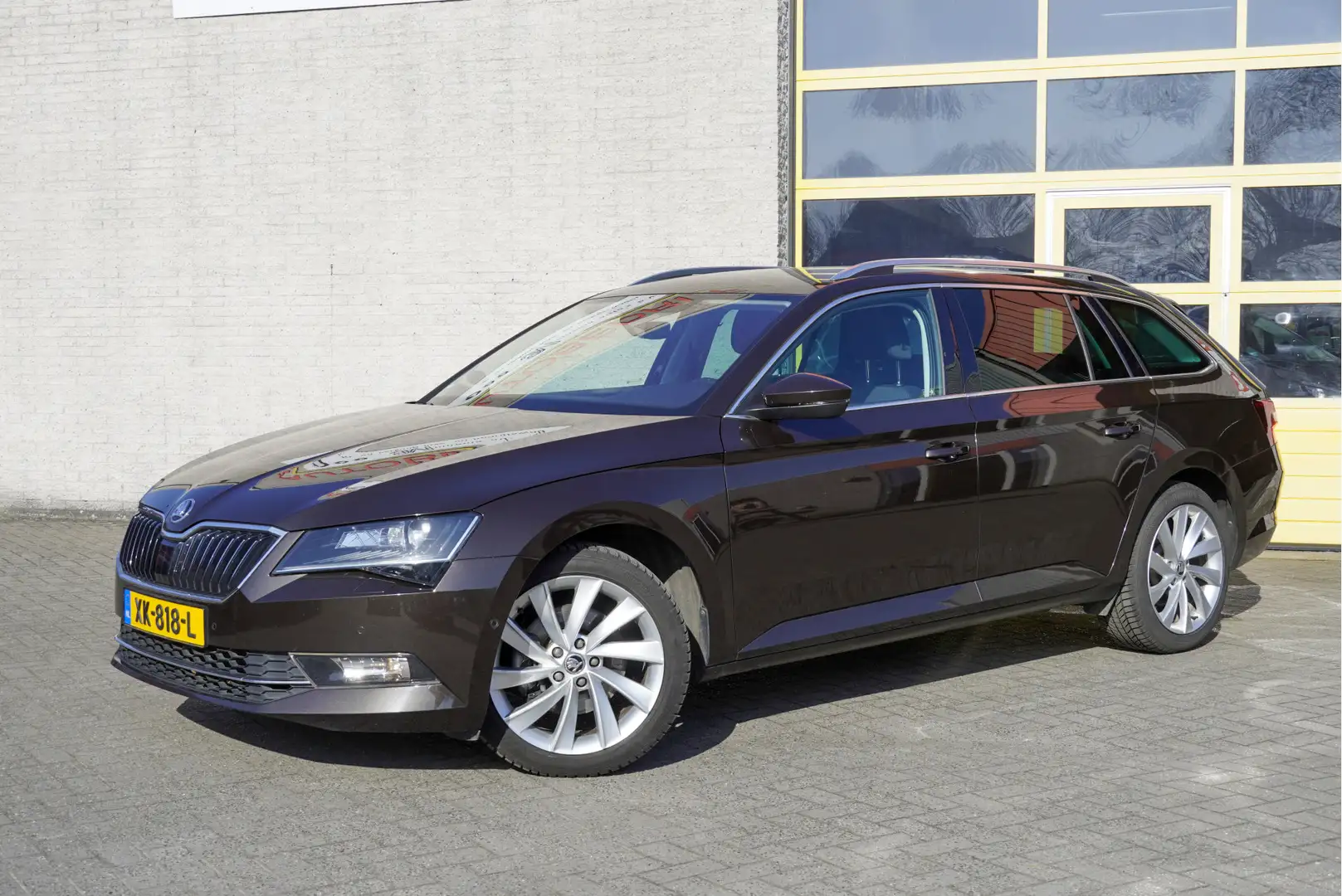 Skoda Superb Combi 1.5 TSI 150PK! Automaat Style Business BJ201 Bruin - 2