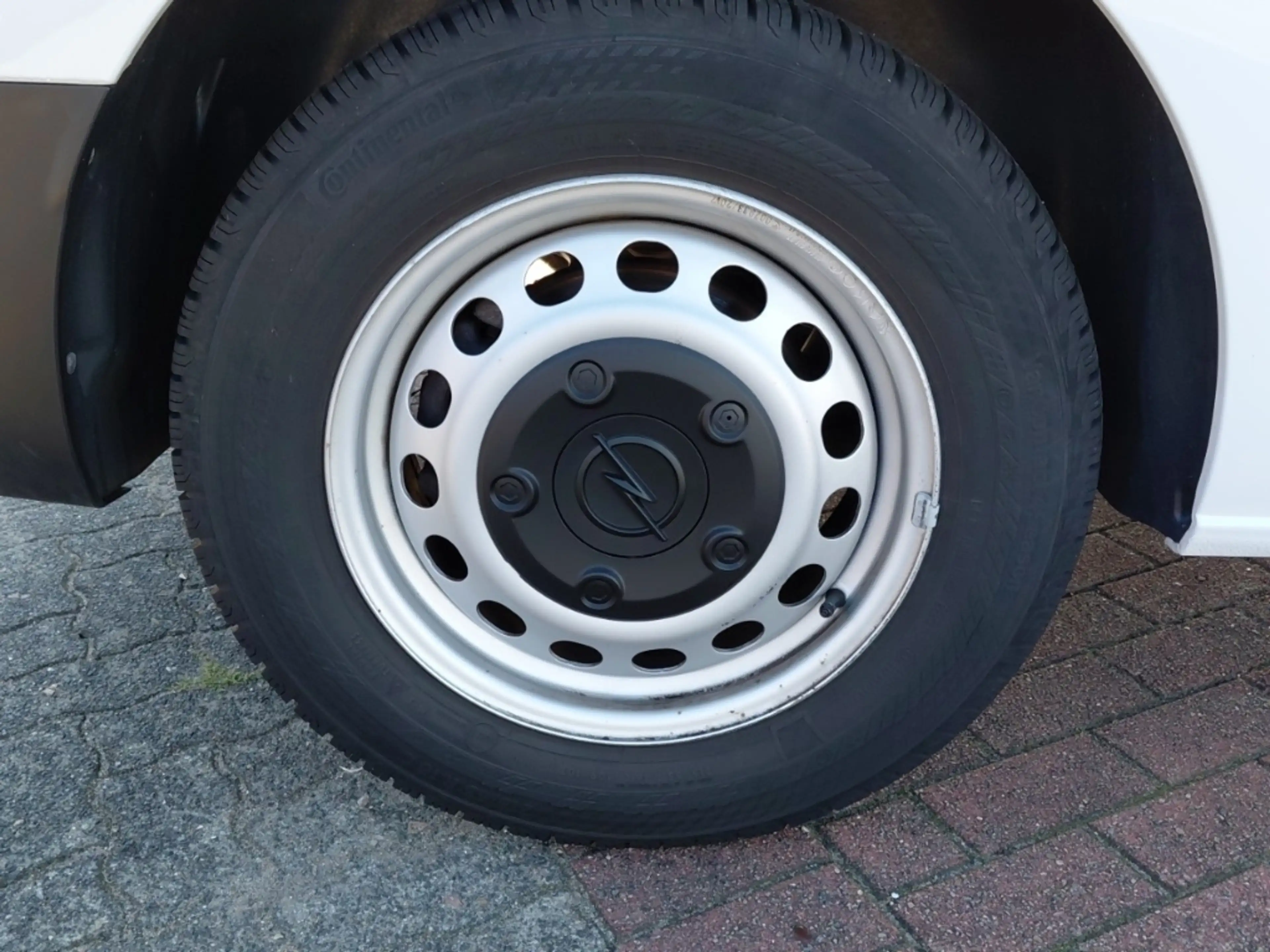 Opel Vivaro Cargo L2H1 3-Sitzer + AppleCar + PDCv+h + Holzauss — photo 11