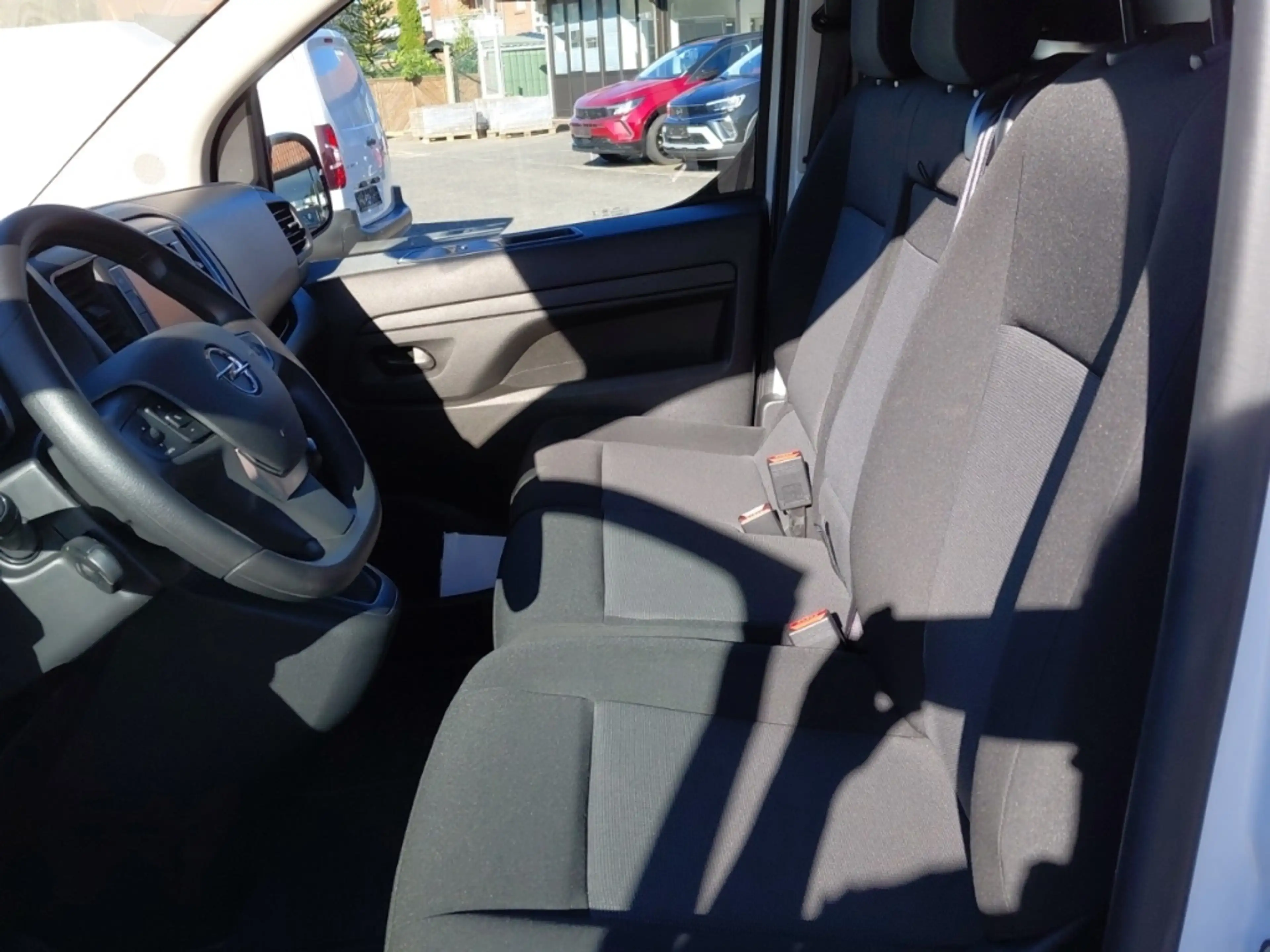 Opel Vivaro Cargo L2H1 3-Sitzer + AppleCar + PDCv+h + Holzauss — photo 13