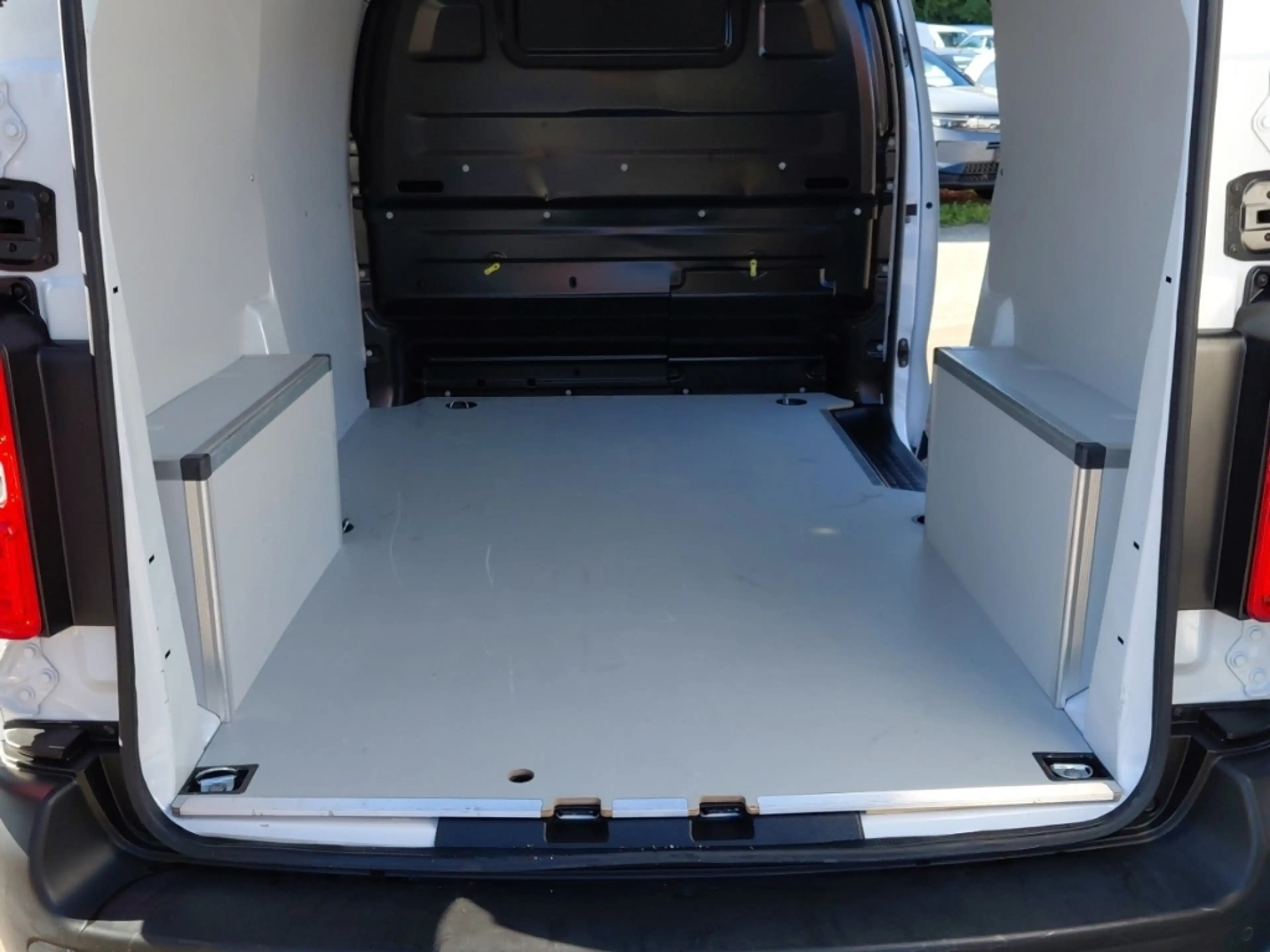Opel Vivaro Cargo L2H1 3-Sitzer + AppleCar + PDCv+h + Holzauss — photo 6