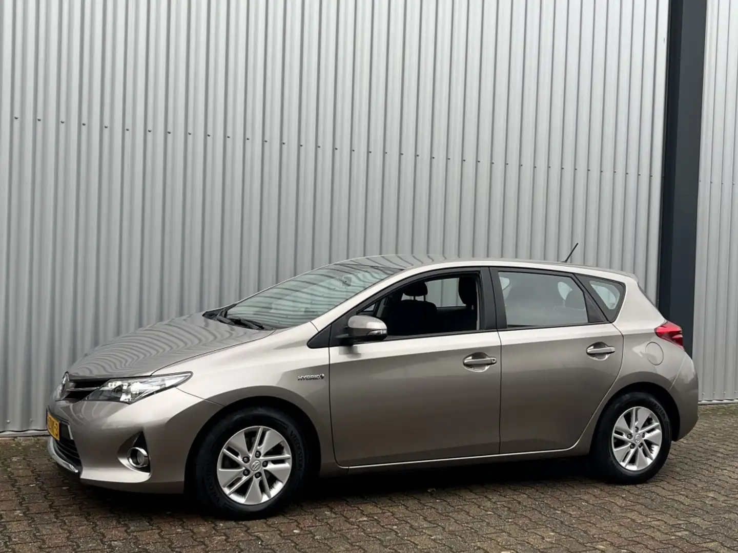 Toyota Auris 1.8 Hybrid Aspiration | Navigatie | Camera | Afn. Коричневый - 2