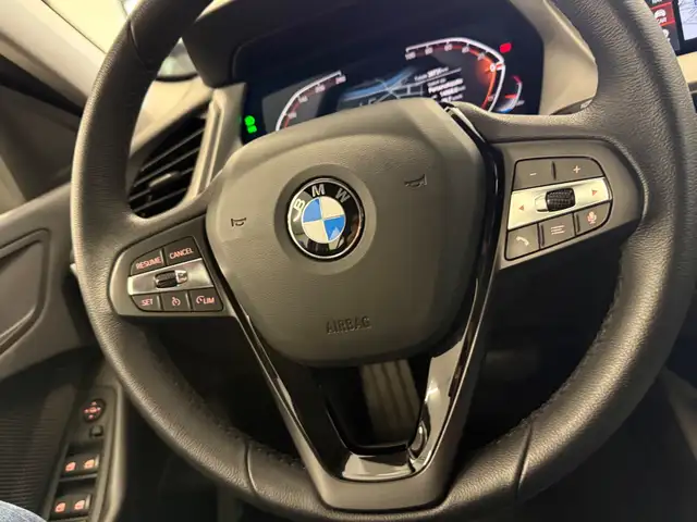 BMW 1 Series view 15
