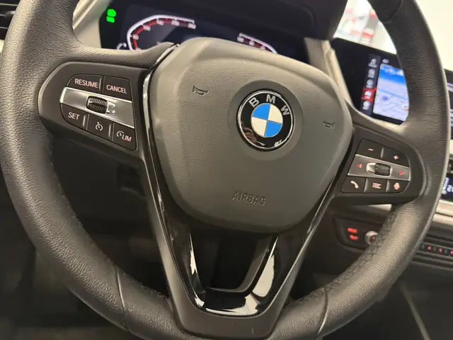 BMW 1 Series view 16