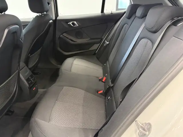 BMW 1 Series view 8