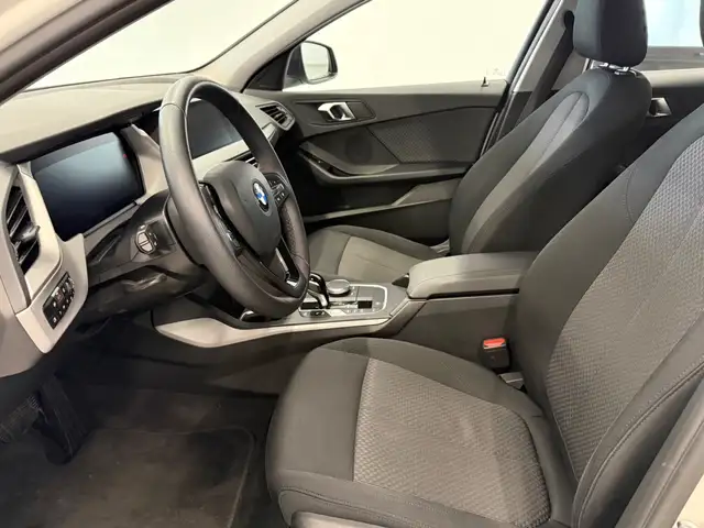 BMW 1 Series view 9
