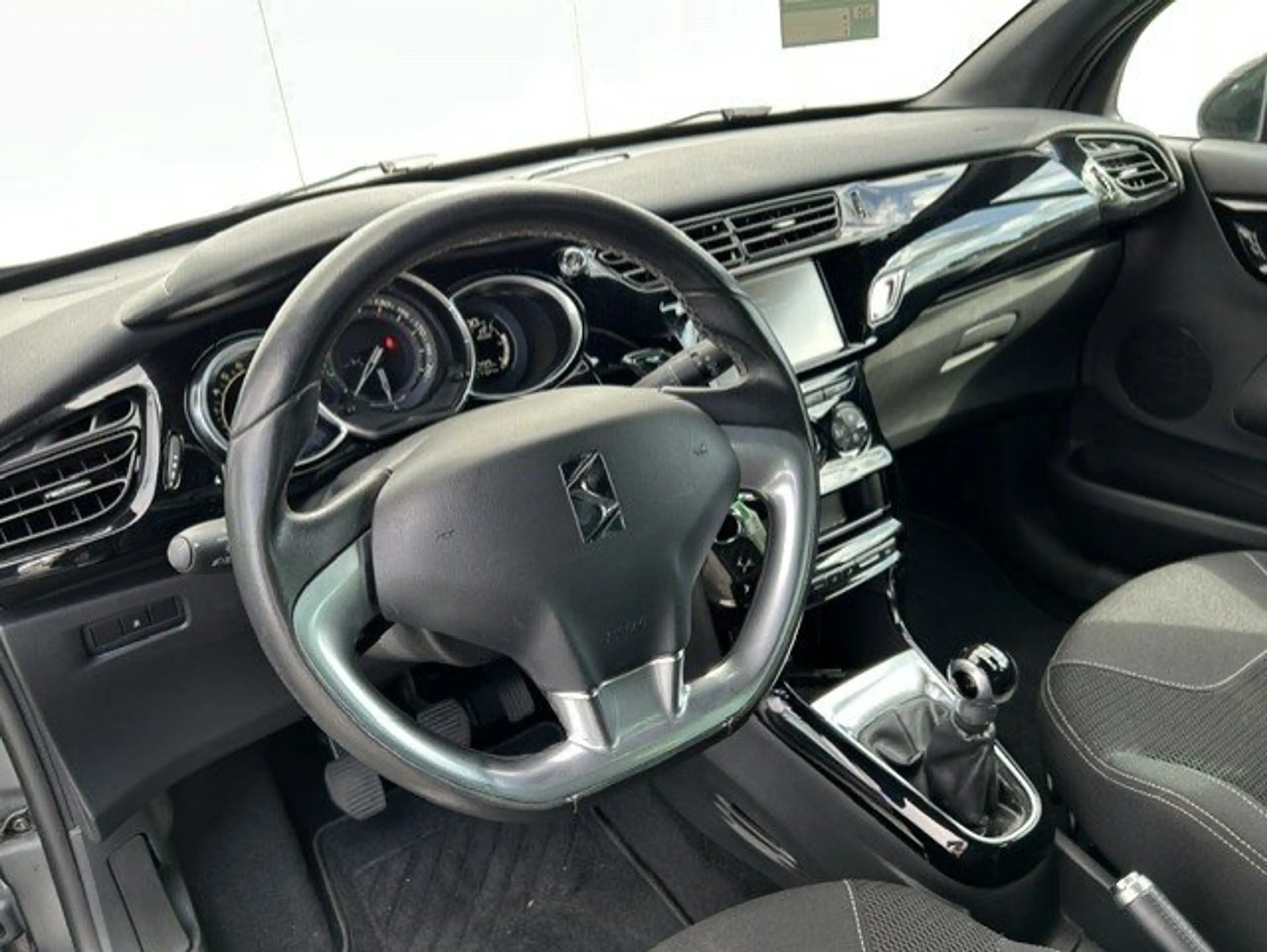 DS Automobiles DS 3 1.2i PureTech So Chic — photo 9