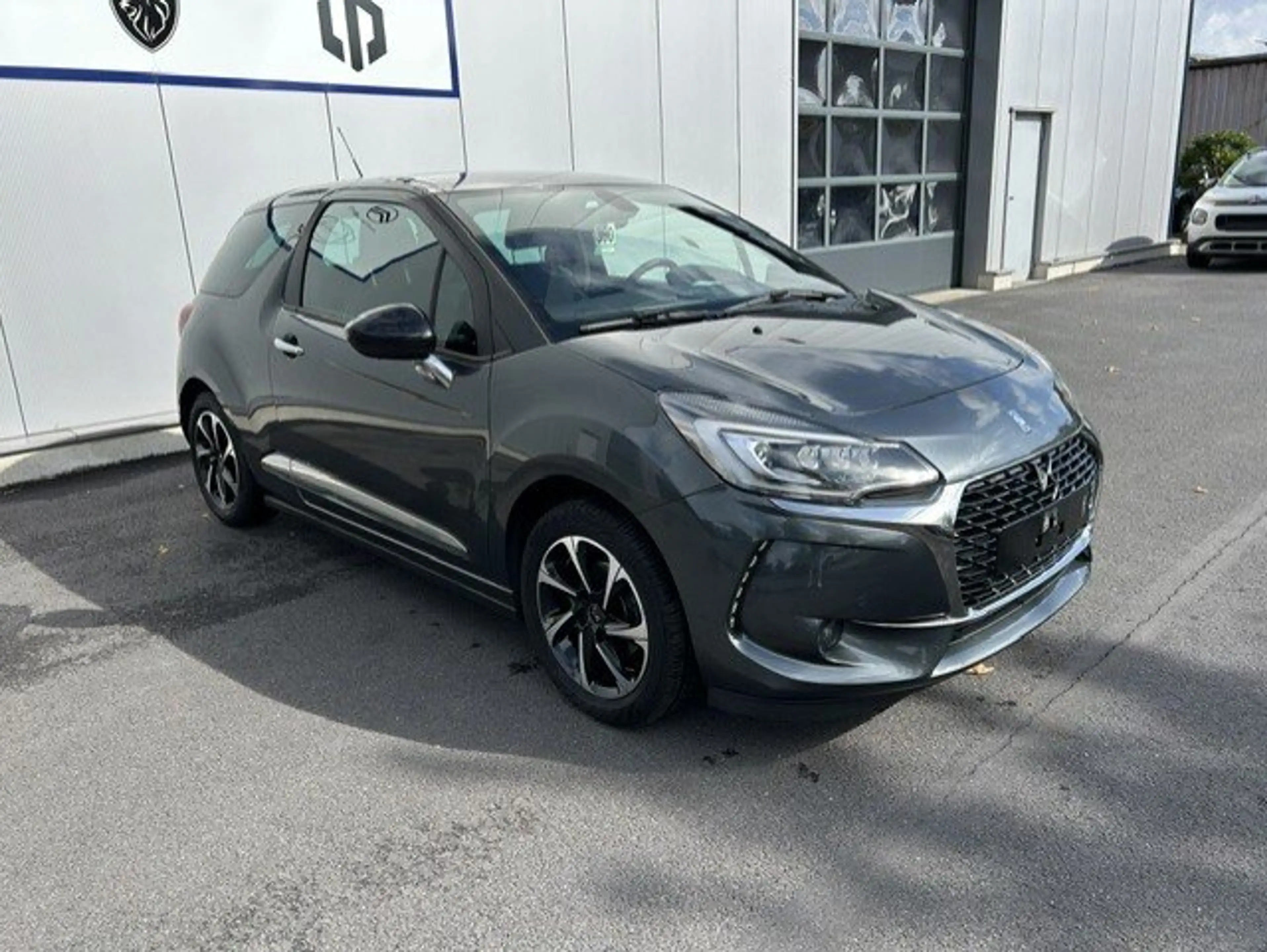 DS Automobiles DS 3 1.2i PureTech So Chic — photo 3